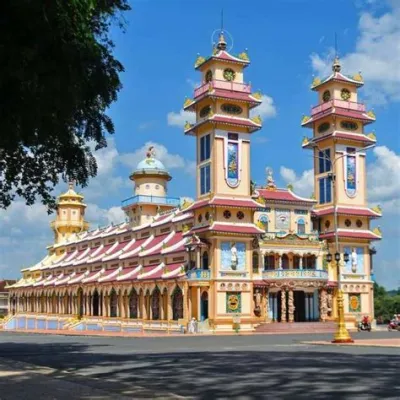  Cao Dai Temple! The Mesmerizing Fusion of Religions in Tay Ninh