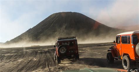 Umbrella Rock at Gunung Sam pogong:  A Majestic Wonder Awaiting Exploration!