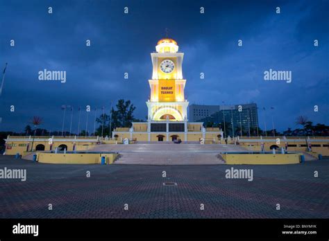  Dataran Bandaraya Melaka: สวนสาธารณะกลางแจ้งที่ผสมผสานประวัติศาสตร์และความทันสมัย!