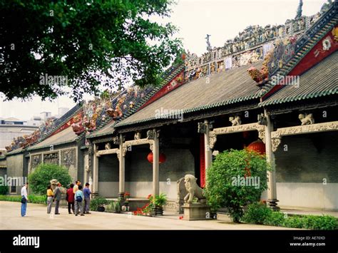  วัด ancestral hall of the Wong clan, ตำนานตระกูลและความงดงามแห่งศิลปะ!